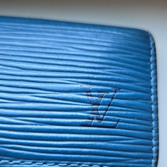 Louis Vuitton Vintage  Cobalt Blue Epi Leather  Key Holder with Gold Button - Picture 8 of 9